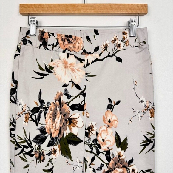 Laura Womens Pull On Pant Size 4 Gray Floral Stretch Slim Leg NWT - Picture 2 of 10